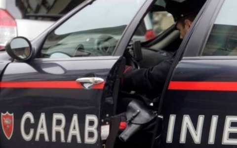 Arrestato spacciatore vicino al parco giochi dopo aver tentato di nascondersi