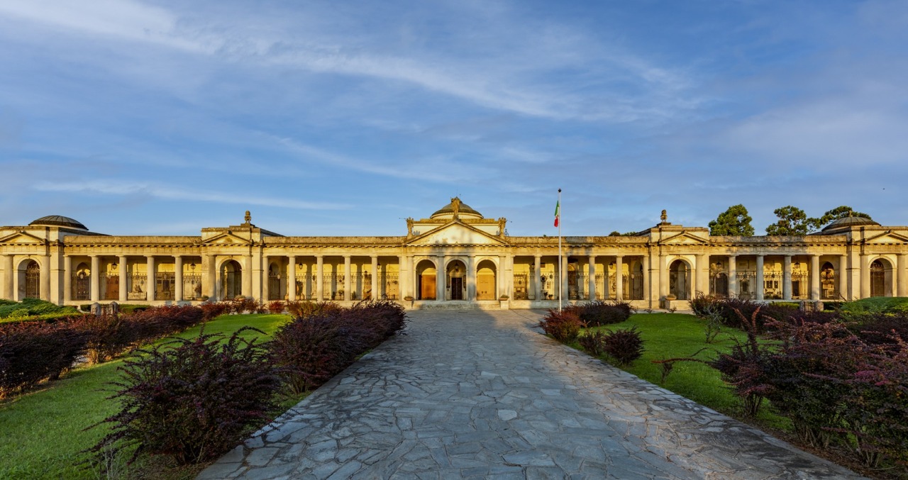 Cimitero di Caravaggio: molestie da parte di un giovane straniero