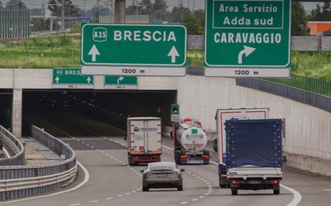 Fermato giovane con hashish e marijuana sulla Brebemi