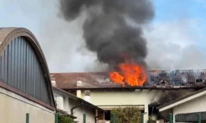 Fiamme sul balcone: quattro appartamenti inagibili e dodici sfollati