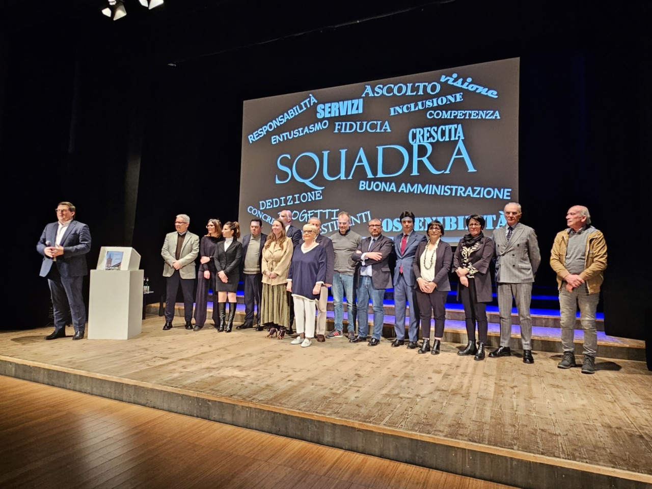 Imeri traccia un bilancio decennale di governo, ma resta incerto sul successore