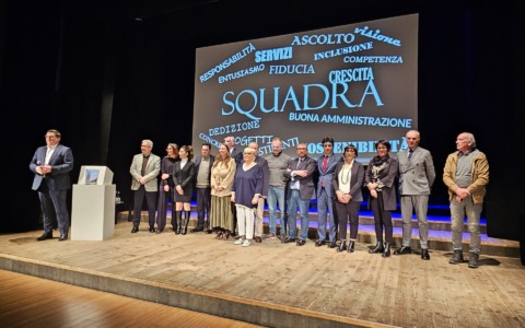 Imeri traccia un bilancio decennale di governo, ma resta incerto sul successore