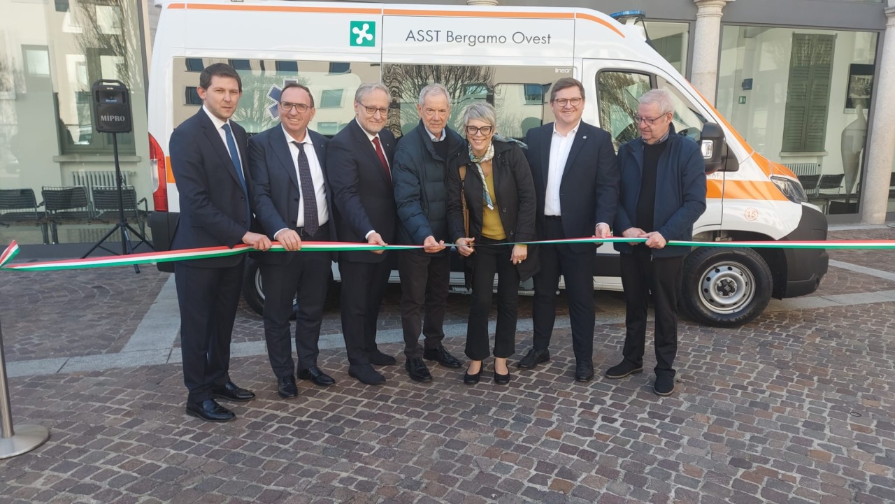 Inaugurata a Treviglio la nuova ambulanza dell’Asst Bergamo Ovest