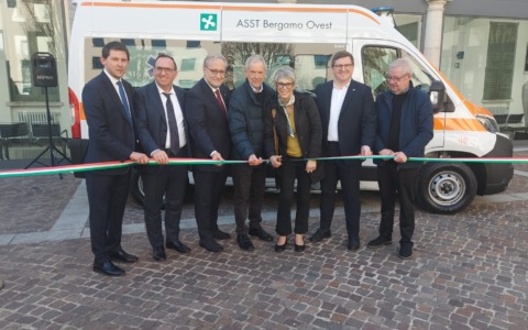 Inaugurata a Treviglio la nuova ambulanza dell’Asst Bergamo Ovest