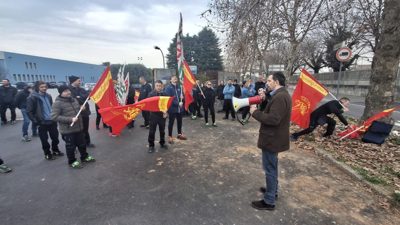 Sciopero alla Bianchi Industry: lavoratori in presidio contro il licenziamento di un dipendente