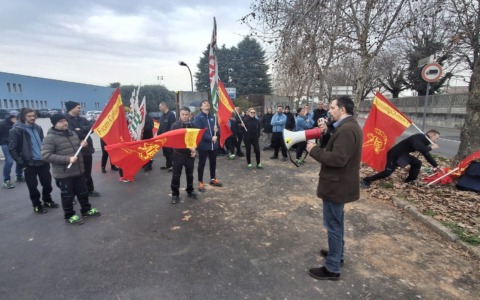 Sciopero alla Bianchi Industry: lavoratori in presidio contro il licenziamento di un dipendente
