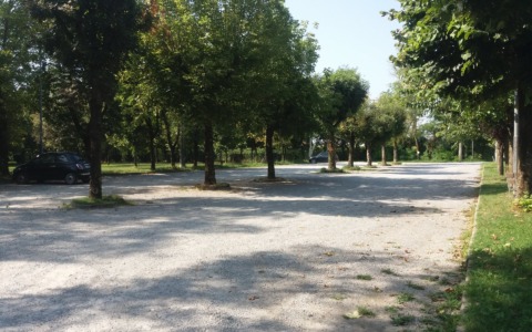 Chiusura del parcheggio al parco San Rocco: polemiche in paese