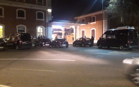 Finge di essere un carabiniere e deruba un’anziana a Treviglio