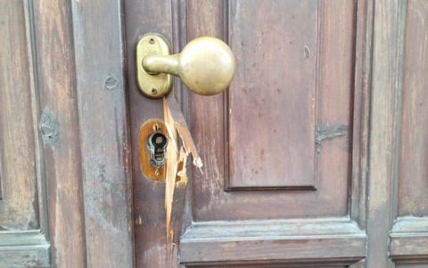 Furti di gioielli e denaro per migliaia di euro