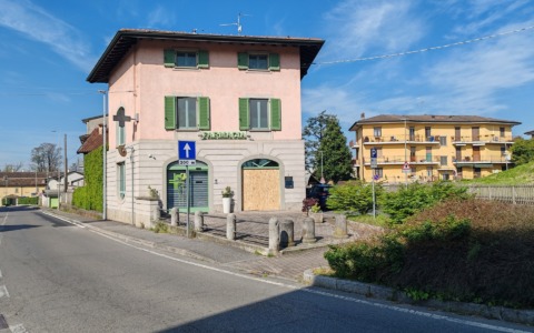 Furto in farmacia a Casirate: danni ingenti e bottino esiguo per i ladri