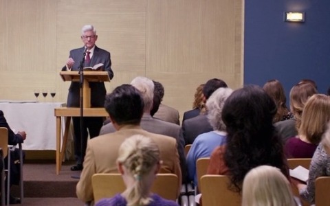 I Testimoni di Geova si riuniscono a Treviglio per commemorare la morte di Gesù