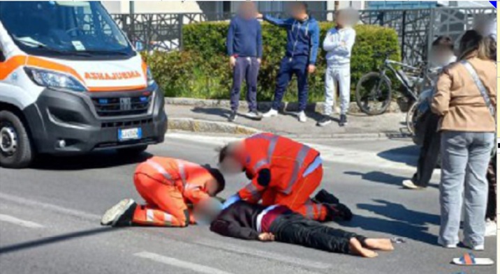 Incidente su monopattino, 29enne perde i sensi dopo la caduta