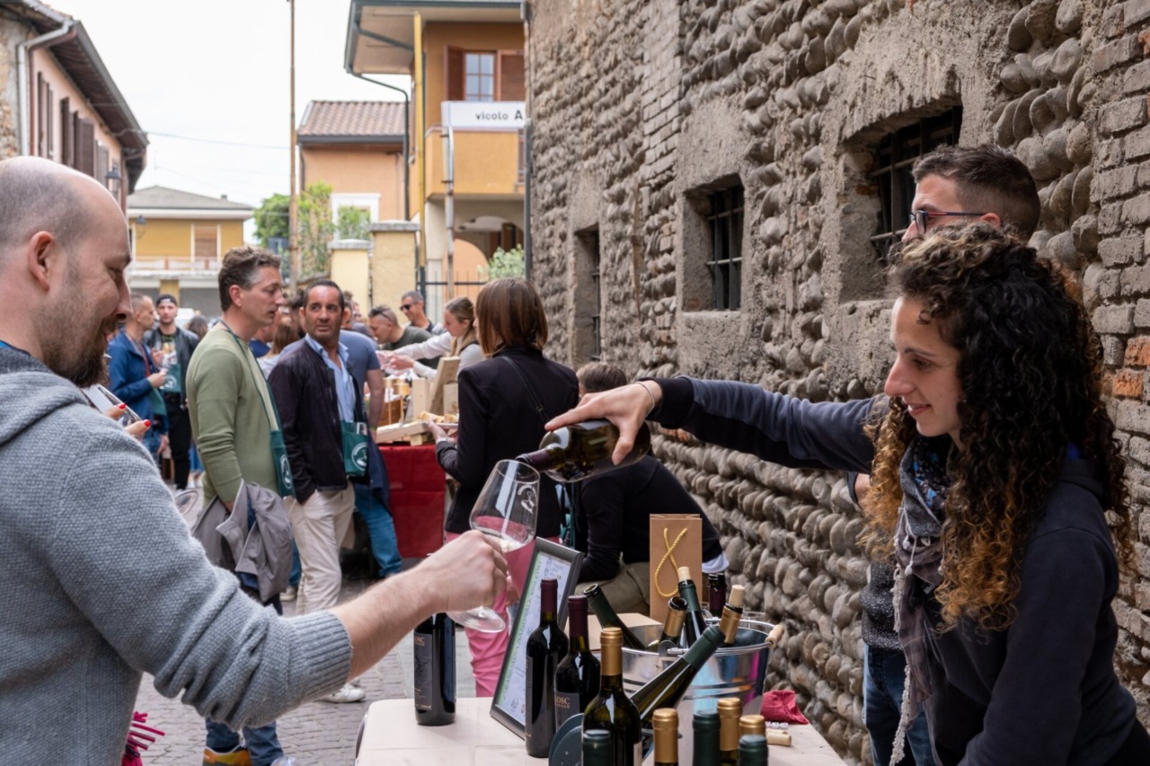 Ritorna “Ciserano Decanta”: il Festival del vino tra arte e socialità