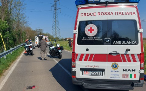 Travolti tre ciclisti a Treviglio: due feriti in condizioni critiche