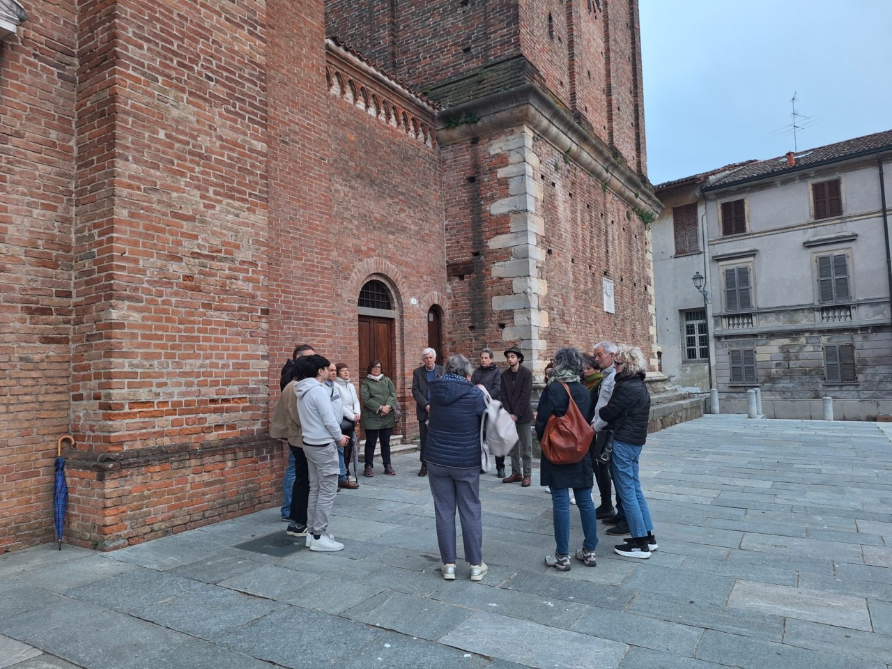All’oratorio di Caravaggio si discute di omosessualità, ma sul sagrato si recita il Rosario di riparazione