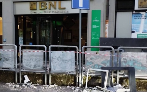 Colpo alla Bnl di Treviglio: esplosione e danni ingenti