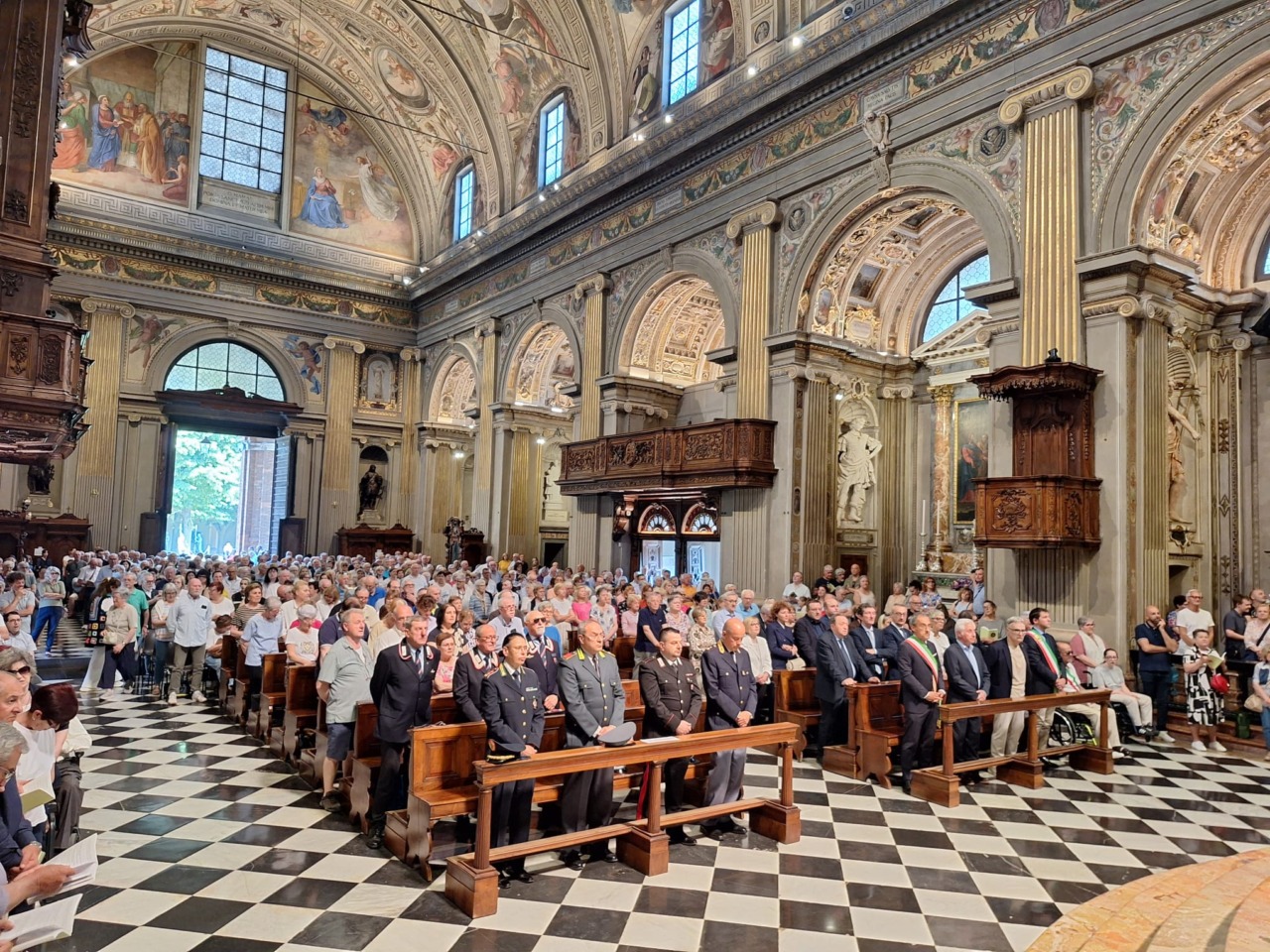 Folla al Santuario per l’Apparizione della Vergine