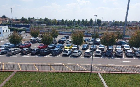 Limitazioni orarie per i posti riservati ai pendolari nel parcheggio Turro di Treviglio