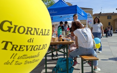 Mamme in passerella: successo per l’evento di Piazza Setti