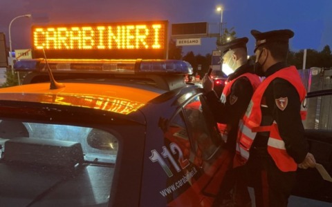 Inseguimento in Bmw a Brembate: arrestato un giovane dopo un incidente