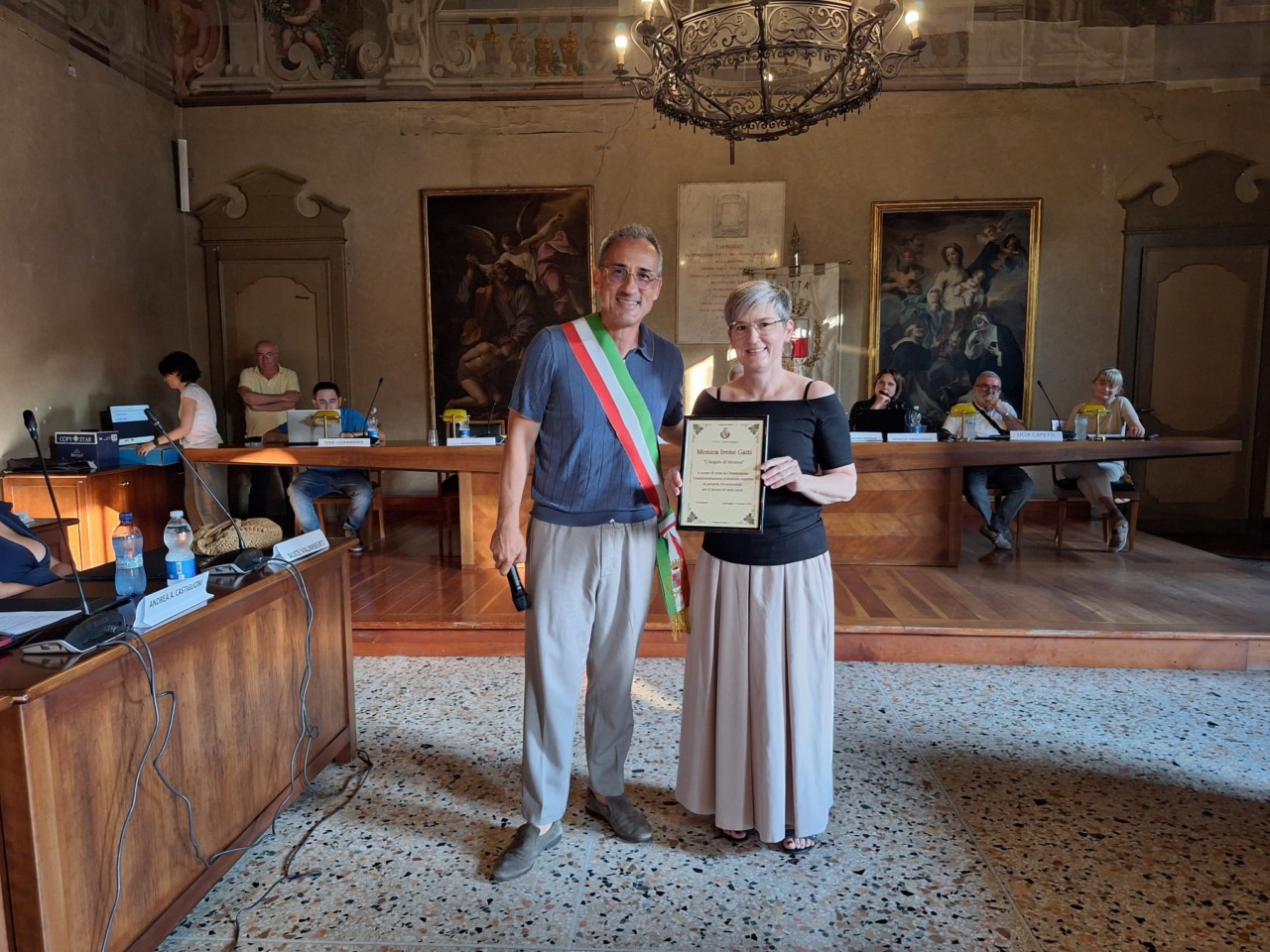 Monica Gatti, storica cartolaia di Caravaggio, saluta dopo 37 anni di servizio