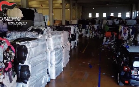 Scoperto traffico illecito di rifiuti tessili: sequestrate 925 tonnellate a Spirano