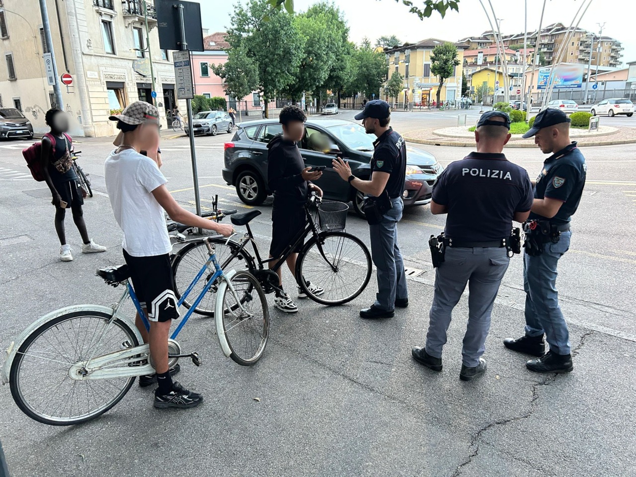 Controllo straordinario della Polizia a Treviglio: 113 persone e 28 veicoli verificati