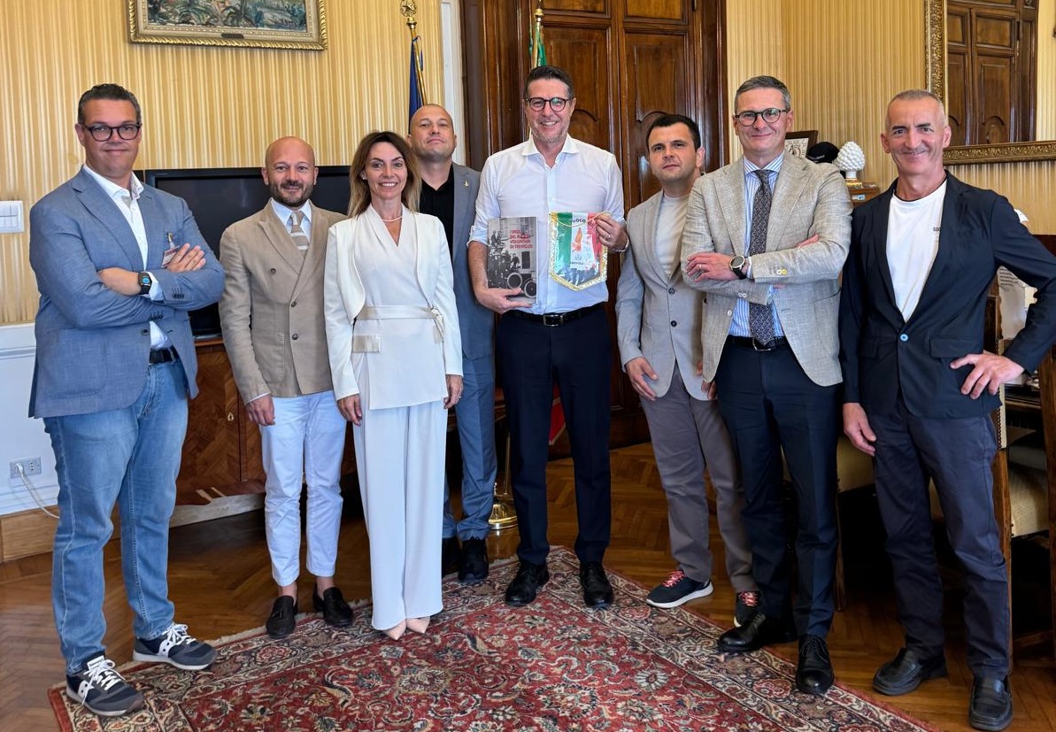 Delegazione dei Vigili del fuoco volontari di Treviglio incontra il sottosegretario Molteni