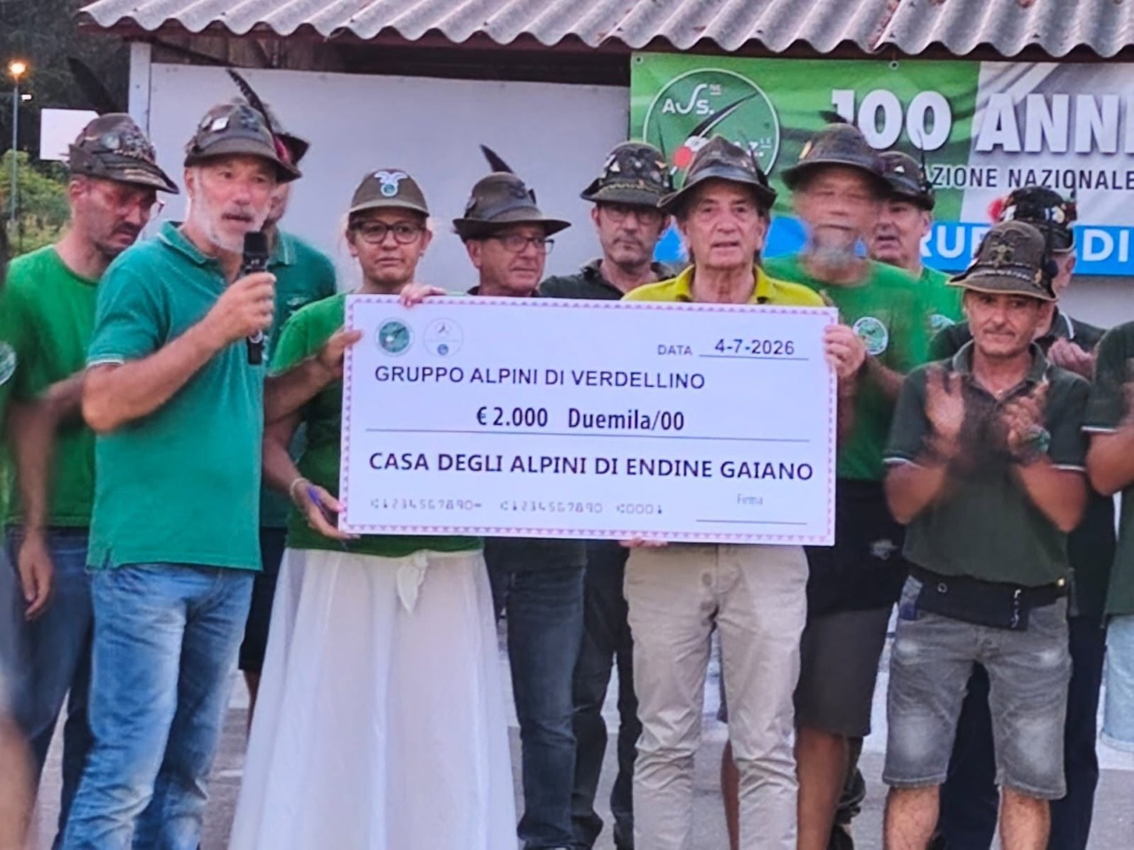 Duemila euro dalle Penne nere di Verdellino per la “Casa degli Alpini” di Endine