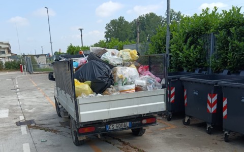 Emergenza rifiuti lungo le sponde del fiume Serio