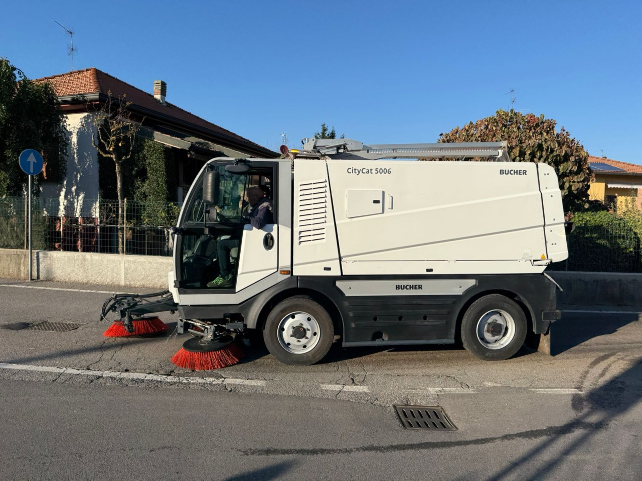 Il Comune di Casirate acquista una motospazzatrice per migliorare le pulizie