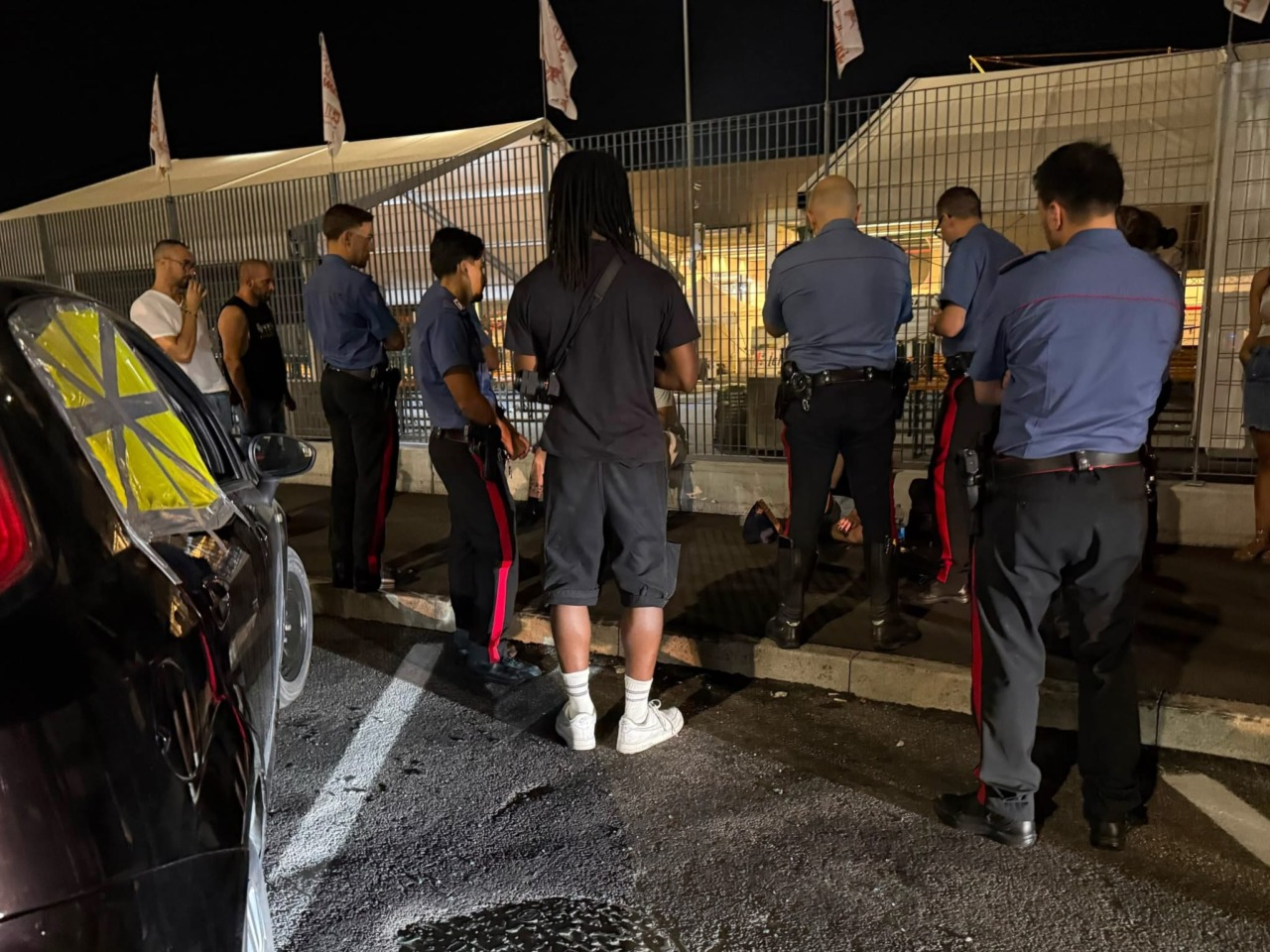 Tre malviventi assaltano un’auto al Revel Summer Festival di Treviglio