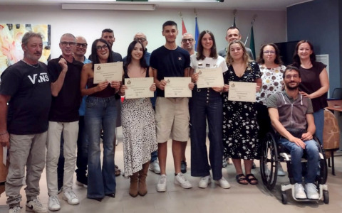 Fornovo premia gli studenti con le borse “Dott. Carlo Nicoli” di 700 euro ciascuna